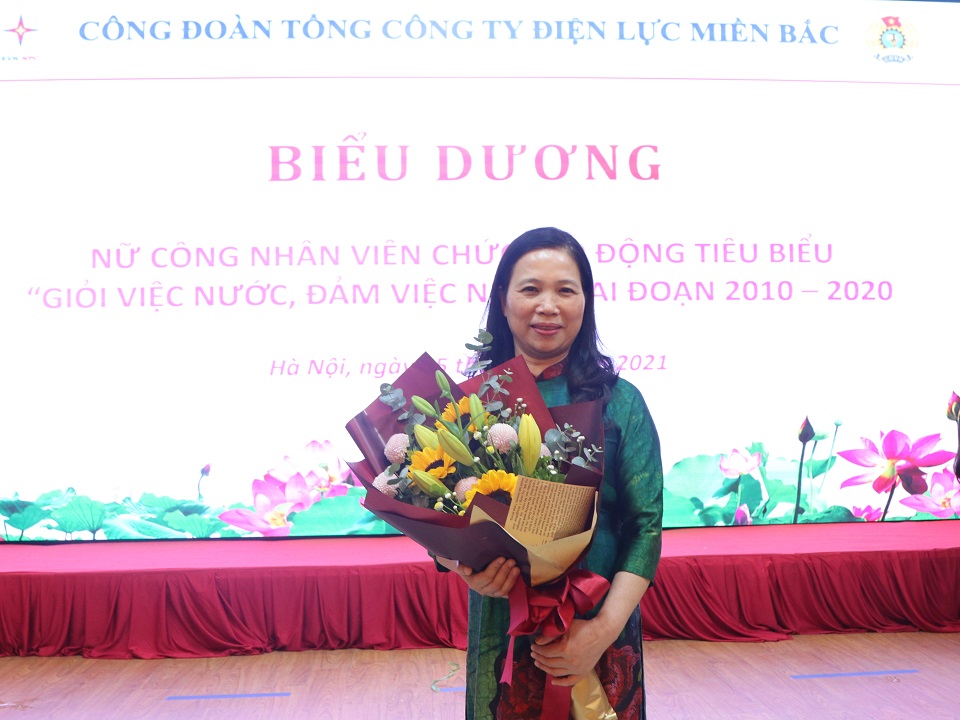 Tấm gương nữ cán bộ quản lý nhiệt huyết, tiêu biểu trong công tác bình đằng giới
